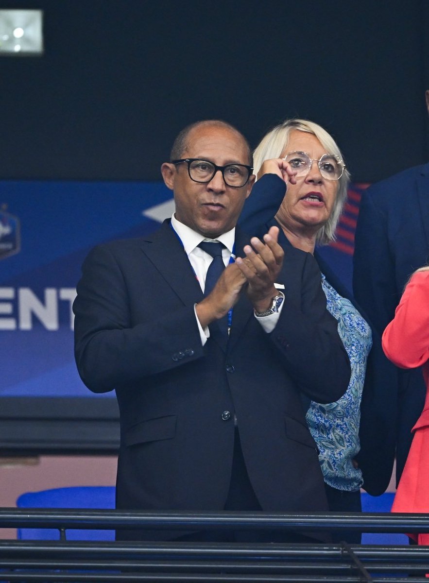 _BeFootball's tweet photo. 🚨 Philippe Diallo affirme que JEMERY STINAT 𝗔 𝗘𝗧𝗘 𝗣𝗥𝗜𝗦 𝗣𝗢𝗨𝗥 𝗖𝗜𝗕𝗟𝗘 :

« 𝗔𝘃𝗮𝗻𝘁 𝗹𝗲 𝗺𝗮𝘁𝗰𝗵, 𝗹𝗲𝘀 𝗽𝗻𝗲𝘂𝘀 𝗱𝗲 𝘀𝗲𝘀 𝗱𝗲𝘂𝘅 𝘃𝗲́𝗵𝗶𝗰𝘂𝗹𝗲𝘀 𝗼𝗻𝘁 𝗲́𝘁𝗲́ 𝗰𝗿𝗲𝘃𝗲́𝘀. 𝗦𝗮 𝗳𝗲𝗺𝗺𝗲 𝘀'𝗲𝗻 𝗲𝘀𝘁 𝗮𝗽𝗲𝗿𝗰̧𝘂𝗲 𝗮𝗹𝗼𝗿𝘀 𝗾𝘂'𝗲𝗹𝗹𝗲 𝗮𝗹𝗹𝗮𝗶𝘁 𝗽𝗿𝗲𝗻𝗱𝗿𝗲 𝗹'𝗮𝘂𝘁𝗼𝗿𝗼𝘂𝘁𝗲. 𝗜𝗹 𝗳𝗮𝘂𝘁 𝘂𝗻 𝗮𝗽𝗽𝗲𝗹 𝗮̀ 𝗹𝗮 𝗿𝗮𝗶𝘀𝗼𝗻. »

(@lequipe)