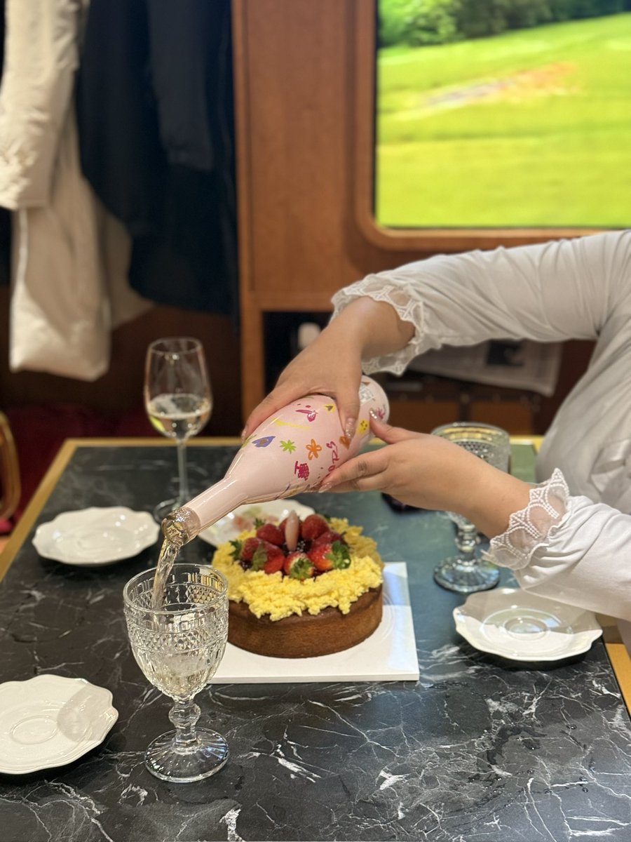 사랑하는 언니들과 유럽기차여행🥰 
<a href="/Yany01234/">Yany</a> <a href="/solsol_yy/">솔솔</a>