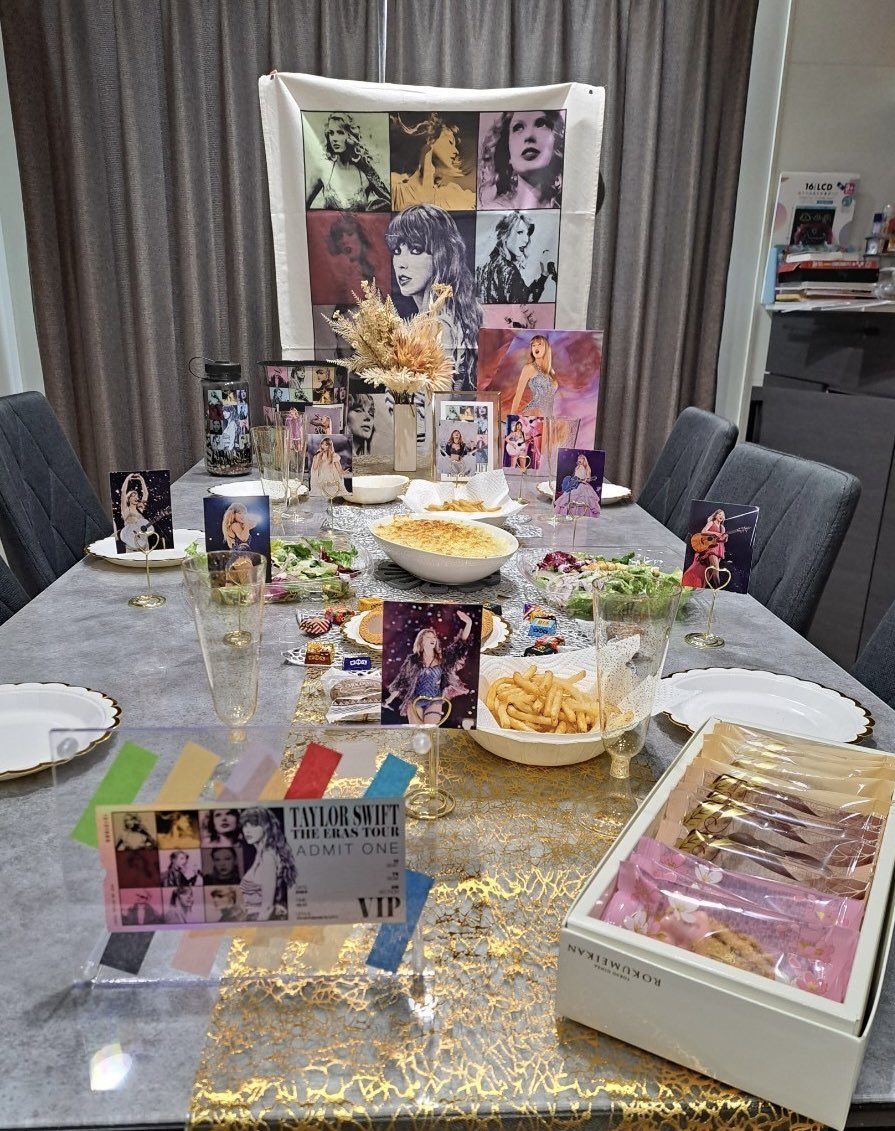 mayu_swift's tweet image. ˗ˋˏ ⭐︎ エラズ東京1周年会 ⭐︎ˎˊ˗

大好きな愛知swiftiesで集まれて幸せ🫶🏻
立地が悪い中来てくれてみんなありがとう✨
まったりご飯して、エラズ見て、雑談して、貴重なツアーブックを見れて最高の時間でした🤭

何かしらテーマ作ってまたすぐにでも集まりたいーーーー笑