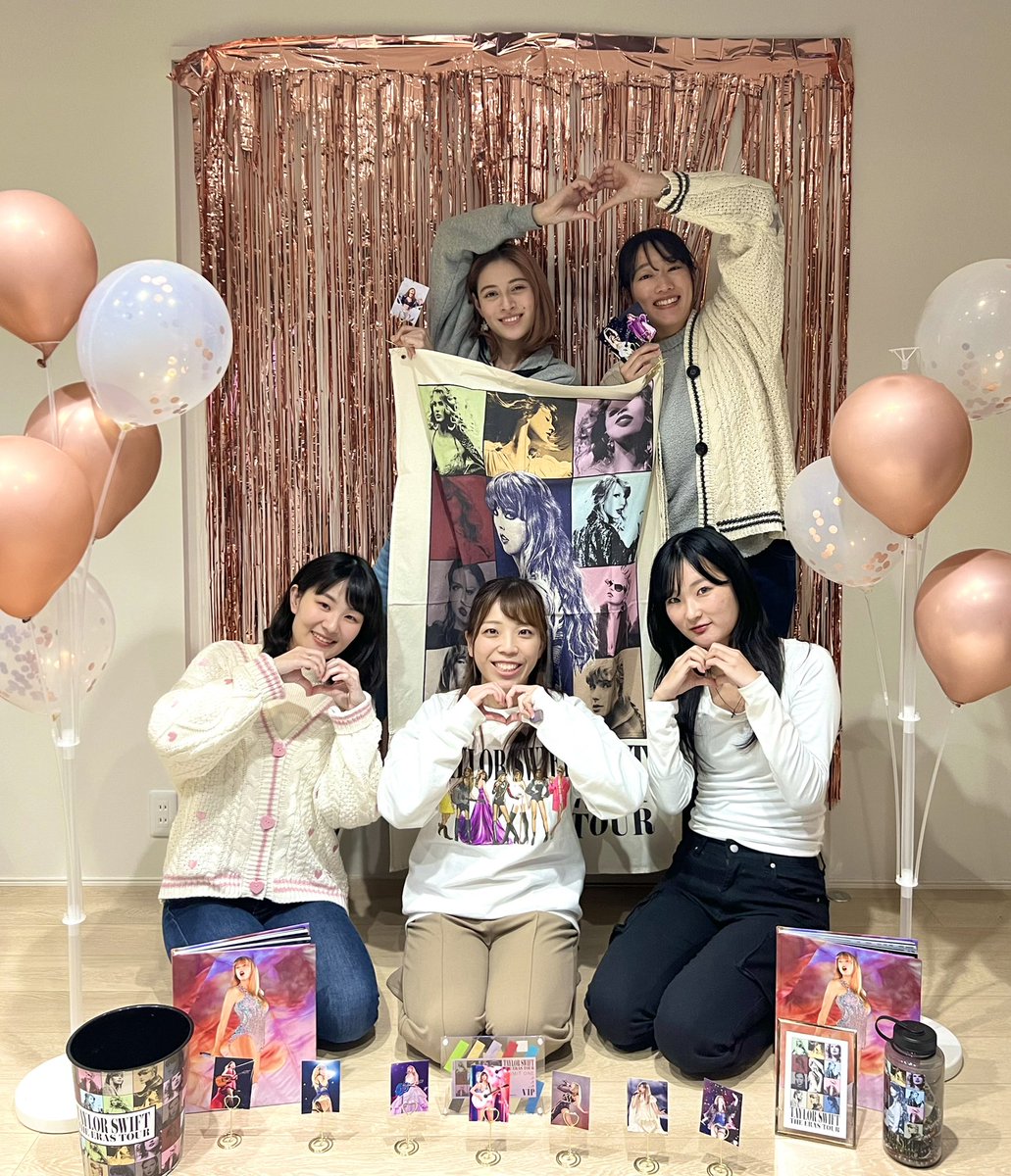 mayu_swift's tweet image. ˗ˋˏ ⭐︎ エラズ東京1周年会 ⭐︎ˎˊ˗

大好きな愛知swiftiesで集まれて幸せ🫶🏻
立地が悪い中来てくれてみんなありがとう✨
まったりご飯して、エラズ見て、雑談して、貴重なツアーブックを見れて最高の時間でした🤭

何かしらテーマ作ってまたすぐにでも集まりたいーーーー笑