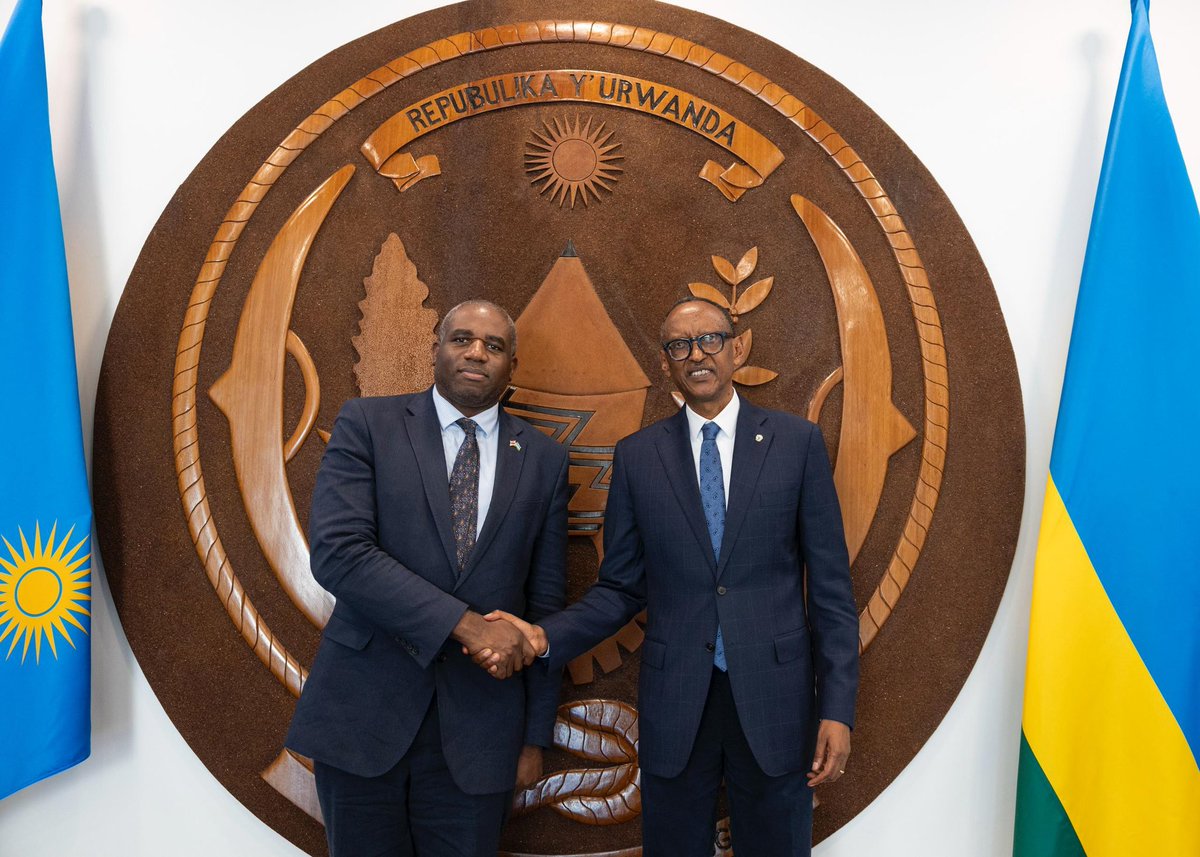 UrugwiroVillage's tweet image. President Kagame held a meeting yesterday with @DavidLammy and discussed bilateral relations and the need for a lasting solution to the situation in DRC, rooted in the reality on the ground. President Kagame made it clear that Rwanda is committed to a peaceful resolution but its…