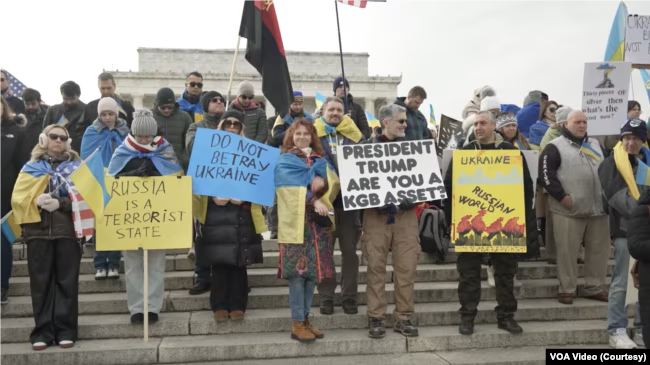Вчора у Вашингтоні пройла акція в підтримку України.
Проти мирних ініціатив Трампа і за продовження війни.

Участь у ційй акції взяли кілька сотень чи, навіть, тисяч українських чоловіків і жінок.

Тих, які В ЖОДНОМУ РАЗІ

– не підуть в українське військо.
– не страждають під
