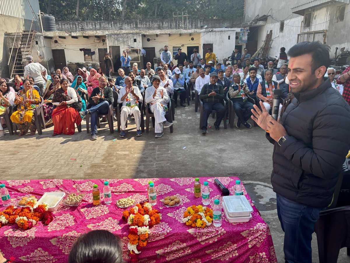 आज गुड़गांव के चक्करपुर में कांग्रेस की मेयर उम्मीदवार श्रीमति सीमा पाहुजा के समर्थन में प्रचार किया और लोगों से उन्हें विजयी बनाने के लिए अपना बहुमूल्य मतदान करने की अपील की। कांग्रेस हमेशा जनहित के लिए काम करती रही है और विकास, पारदर्शिता व जनता की भलाई के लिए प्रतिबद्ध है।