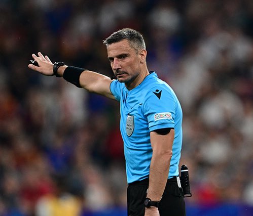 Slavko Vincic; Galatasaray-Fenerbahçe maçının ardından Süper Lig'de bu sezon kalan tüm derbileri yönetmeli.

Ferhat Gündoğdu'nun hemşerileri yerine Ceferin'in hemşerisi düdük çalmalı.

Gelecek sezonda ise yerli hakem defteri kapatılmalı. Süper Lig'de tamamen yabancı hakem olmalı.