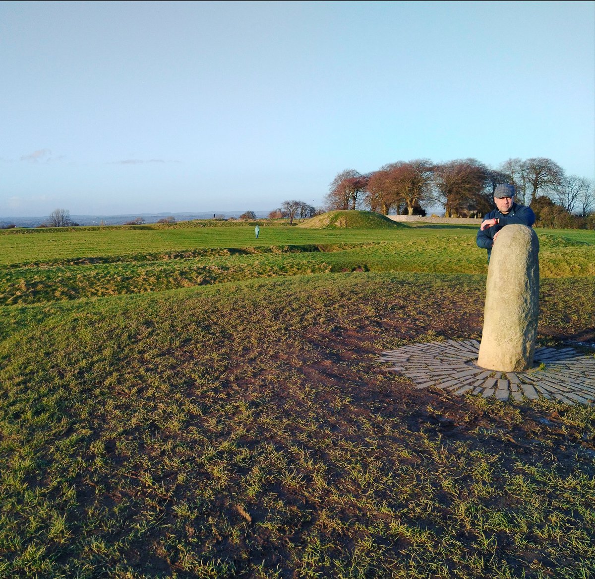 AlexDeL1974's tweet photo. "Lia Fáil", "Stone of Fál" is a stone at the Inauguration Mound  on the #HillofTara in #CountyMeath, Ireland,  Stone of Destiny or Speaking Stone...🍀🪨🤘🔥
#StandingStoneSunday 
#Ireland https://t.co/IakKbRs7Fj