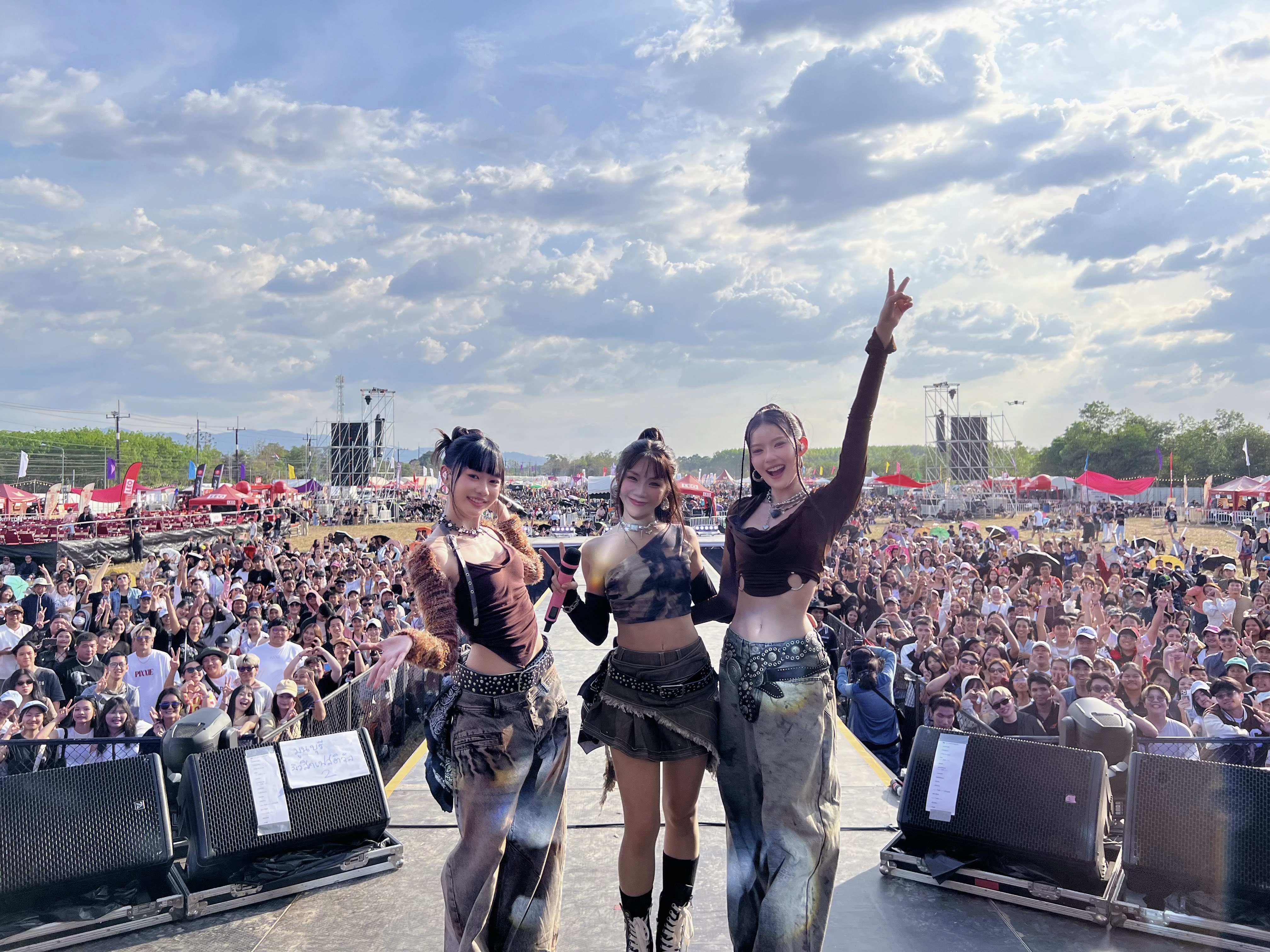 GkeW0mpWEAAZ0dh?format=jpg&name=4096x4096