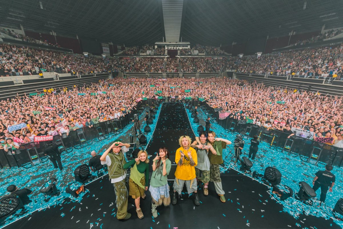 #YOASOBI超現実 ASIA TOUR Singapore Day2🔥
We became one with everyone who came, filling everywhere in Singapore Indoor Stadium!
 YOASOBI SAIKOU!! Thank you🤝
#YOASOBIアジアツアー 

Photo by Poto-Pot