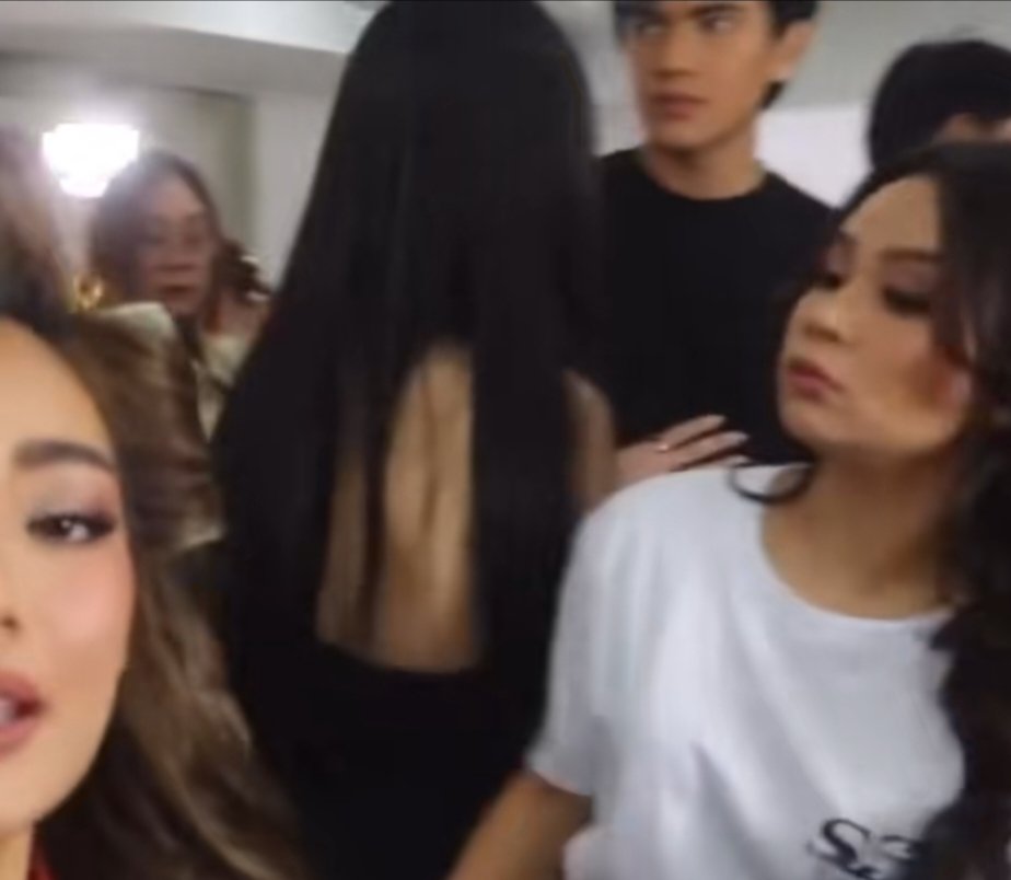 Sabihin nyo na gusto nyo sabihin basta dito ako sa real oncam at offcam. Aminin na natin na si Kai lang may kayang gawin to ky Jarren. So what? Wala ba kayong very close at your not just a friend? Hahahaha.

KAIRENS DESERVE BETTER