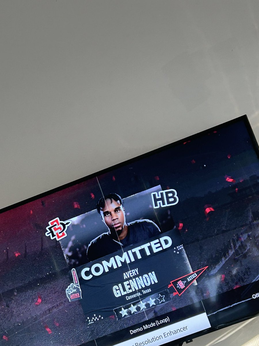 BlogSeger's tweet image. 4-star HB, Avery Glennon, is officially a #DiegoDawg. We comin. We stand on business. We earn our nights at the Shore Club. #RollTecs #TecsTape If I haven’t responded to your film submissions, your son probably sucks. Sorry not sorry. #IKnowBall
