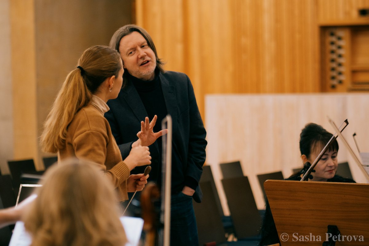 FinnConducting's tweet photo. Maestro @sashamakila led #FinnishConductingSchool winter masterclass in Helsinki with @MetOrchestraFi . 10 conductors from 10 countries took part, ending in a concert at Laajasalo Church with works by #Madetoja, #Dvorak, #Mozart &amp; #Beethoven!🎶 Stay tuned for the next #workshop! https://t.co/ZyVdwubWJH