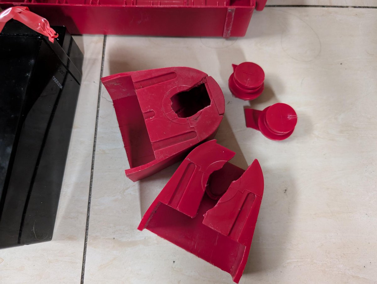 I have a "Booster Pac" made by century mfg <a href="/CloreAutomotive/">Clore Automotive</a> 🇺🇸 it must hold some kind of record for longevity, 20 yrs old at least and it has saved the day on hundreds of occasions for work colleagues, neighbours and friends. Needs holsters . Please help <a href="/CloreAutomotive/">Clore Automotive</a> Thanks.