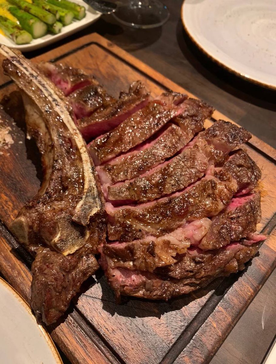 This steak is really the ceiling. It's really delicious. Just sprinkle some salt and take a bite. It's amazing! Another dessert that I ordered, the fig dessert is delicious👍🏻