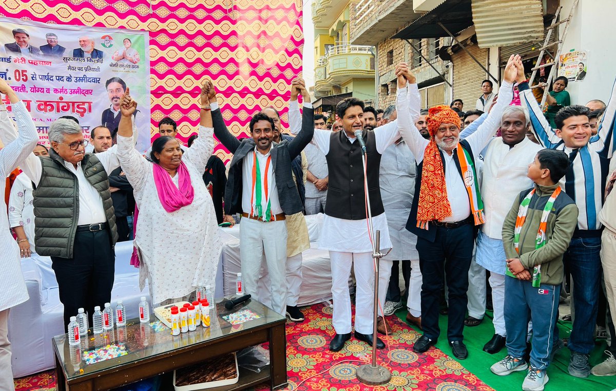 DeependerSHooda's tweet photo. आज रोहतक नगर निगम चुनाव में कांग्रेस के मेयर प्रत्याशी सूरजमल किलोई जी और पार्षद प्रत्याशियों वार्ड नं-4 से सपना जी, वार्ड नं-5 से संदीप जी के समर्थन चुनाव प्रचार कर वोट अपील की। 

साथ विधायक @BBBatra जी, विधायक @shakuntlakhatak जी, चक्रवती शर्मा जी आदि। https://t.co/xyADsbT6MV
