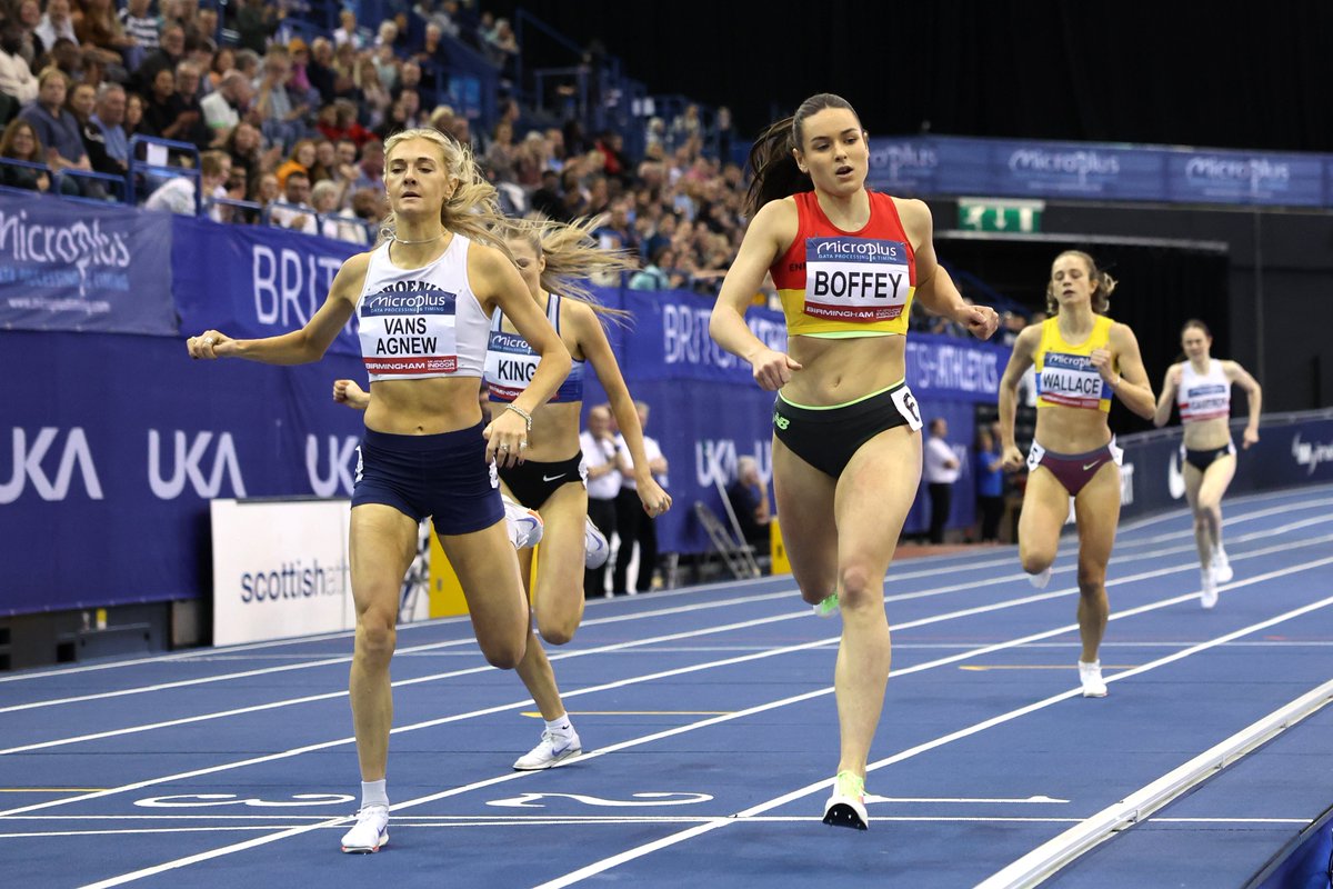 BritAthletics's tweet image. Closing it out in style ☝️

@IsabelleBoffey clinches the women&apos;s 800m title in a time of 2:04.24 🥇

What an end to the #UKIndoorChamps 👏