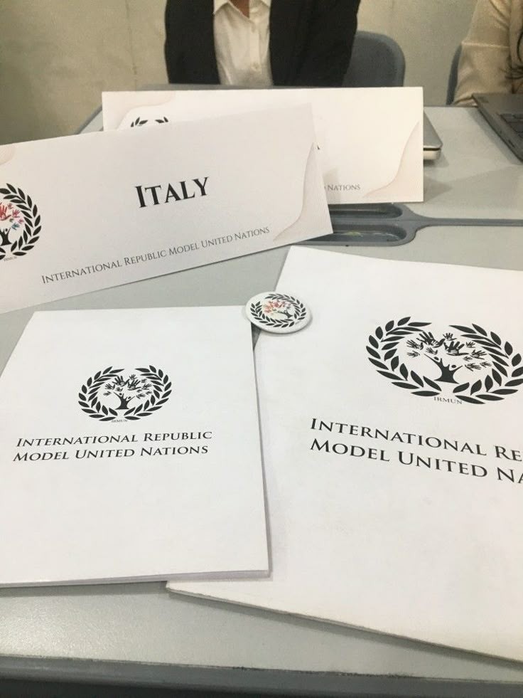 studywith_Elle's tweet image. ♧ #collegetwt ⋆ #studytwt ⋆ #langtwt ♧

☆ Elle; Natal-RN, &apos;04(ela/dela)
 °•○☆°Relações Internacionais – UFRN ⅛
♡•meta: ir bem na faculdade, estudar idiomas e ler mais
☆: 🇬🇧 ⋆ 🇪🇸 ⋆ 🇫🇷 ⋆ 🇮🇹
✧･ﾟ: ⌕ BL, livros, cultura, geopolítica, arte e moda!

↻ ou ♡ = moots!