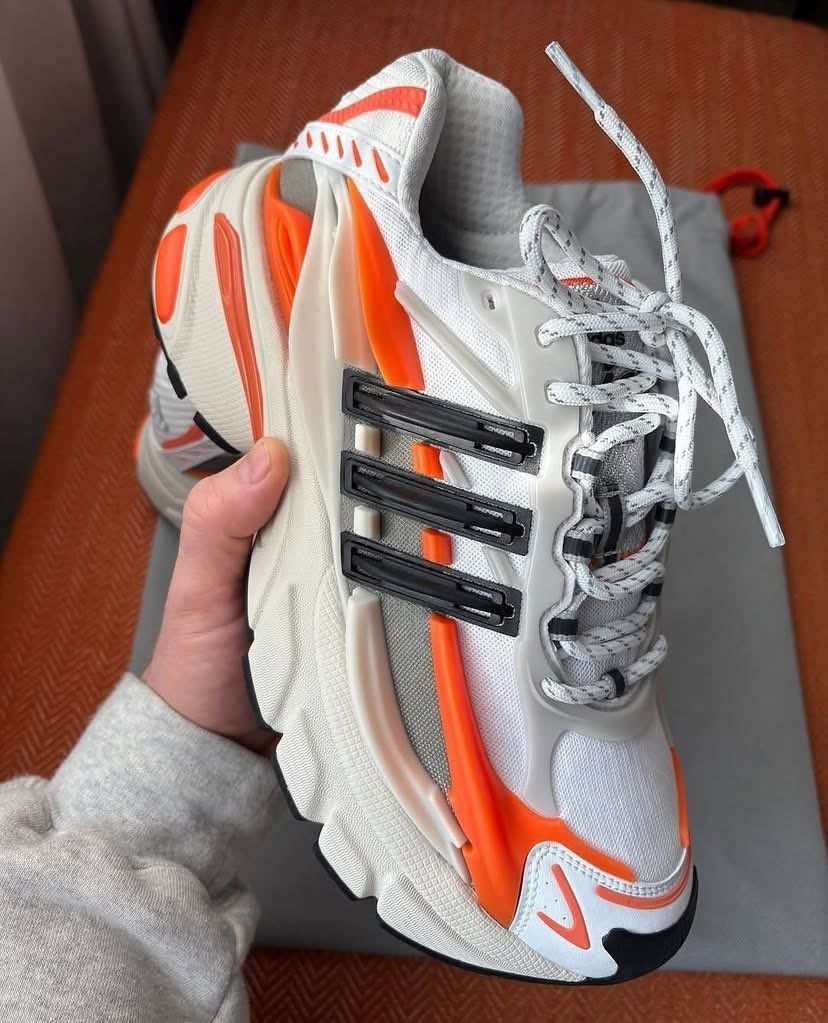 JustFreshKicks's tweet image. The Pharrell Williams x adidas Jellyfish will retail for $280 😮‍💨🪼 bit.ly/3Cz8Alz