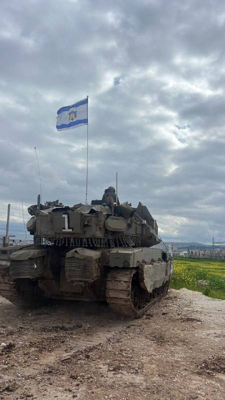 AvniItamar's tweet image. IDF tanks on the outskirts of Jenin, another terror nest that needs to be wiped clean. #TimeToSurrender.