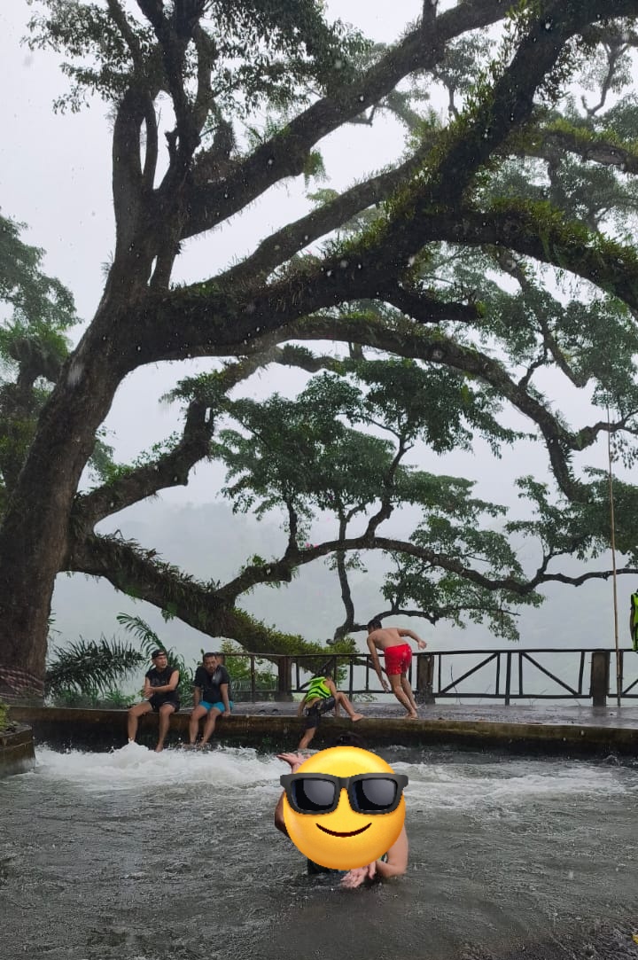 SeblackCrispy's tweet image. Seblack x Air + hujan
Lembek ❌
Langi ✅

Balapan sama bocah kecil 🤭