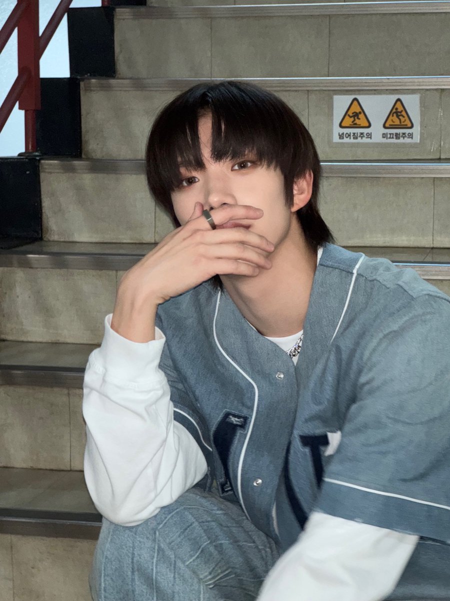 [#광진시티보이]
Yo~~~~ 여기 어딘가요? 인기가요! 하하하 오늘 새벽 일찍부터 일어나 아침 사녹 와줘서 너무 고마워요ㅠㅠㅠ 에브리바디 오늘 함성 진짜 전설은 아니고 레전드... 덕분에 오늘 무대 진짜 너무 즐겁고 행복하게 했어요! 과일 산도도 먹어봤는데 빵이 만질때는 바삭한 텍스쳐구 베어물면