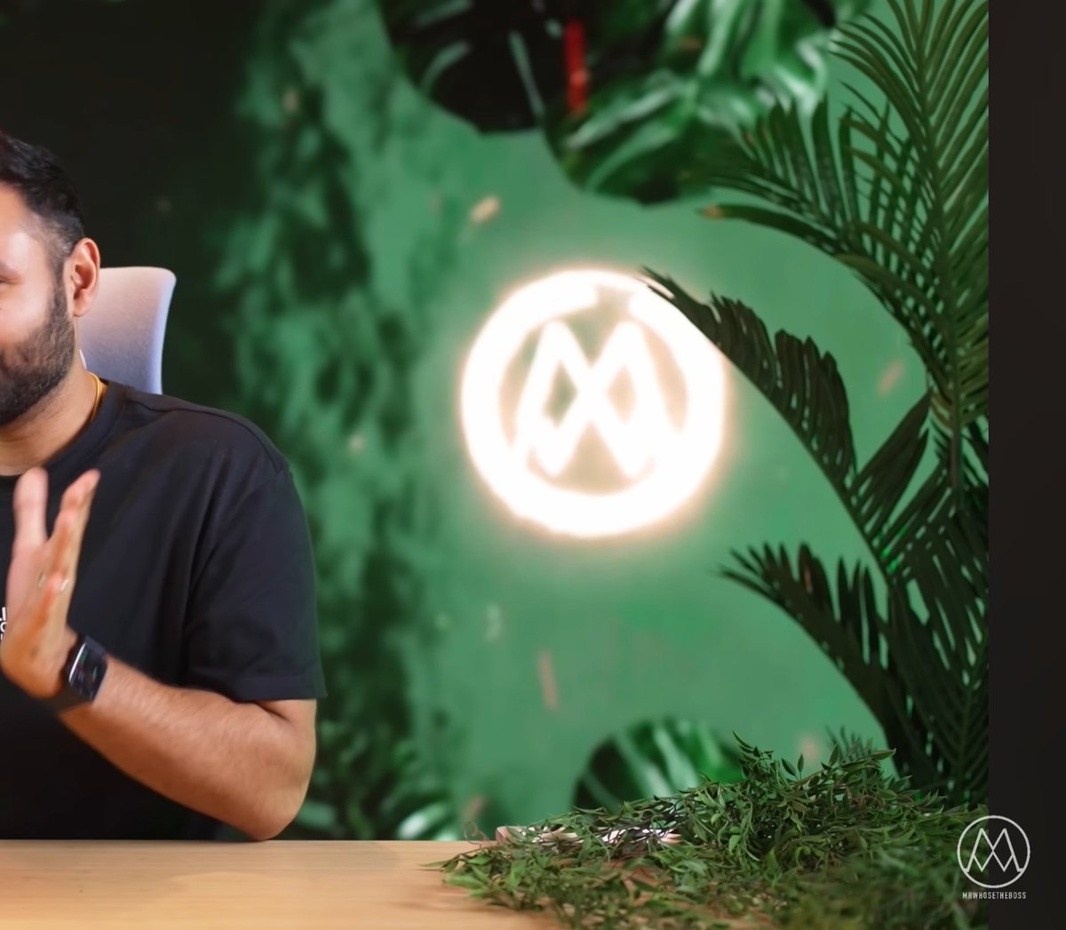 Yay <a href="/Mrwhosetheboss/">Arun Maini</a> took my suggestion to mix physical props w/ backgrounds