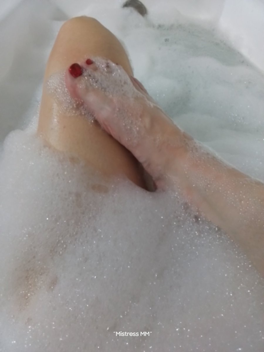 Scrub, scrub.  Sad little subs only wish they could soap up my sudsy petite feet. 

But instead, you may worship them by sending your hard earned cash.

cash.app/$MissMMichelle