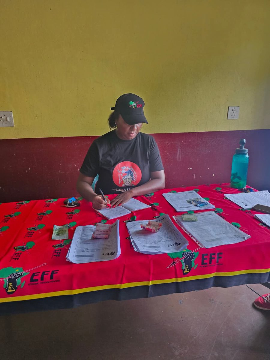 LindiweMasile13's tweet photo. ♦️Today♦️

Working meetings with members of ward 33 BCT 

#membership 
#VDCC 
#defendrebuildadvance https://t.co/HiezeKSMR0