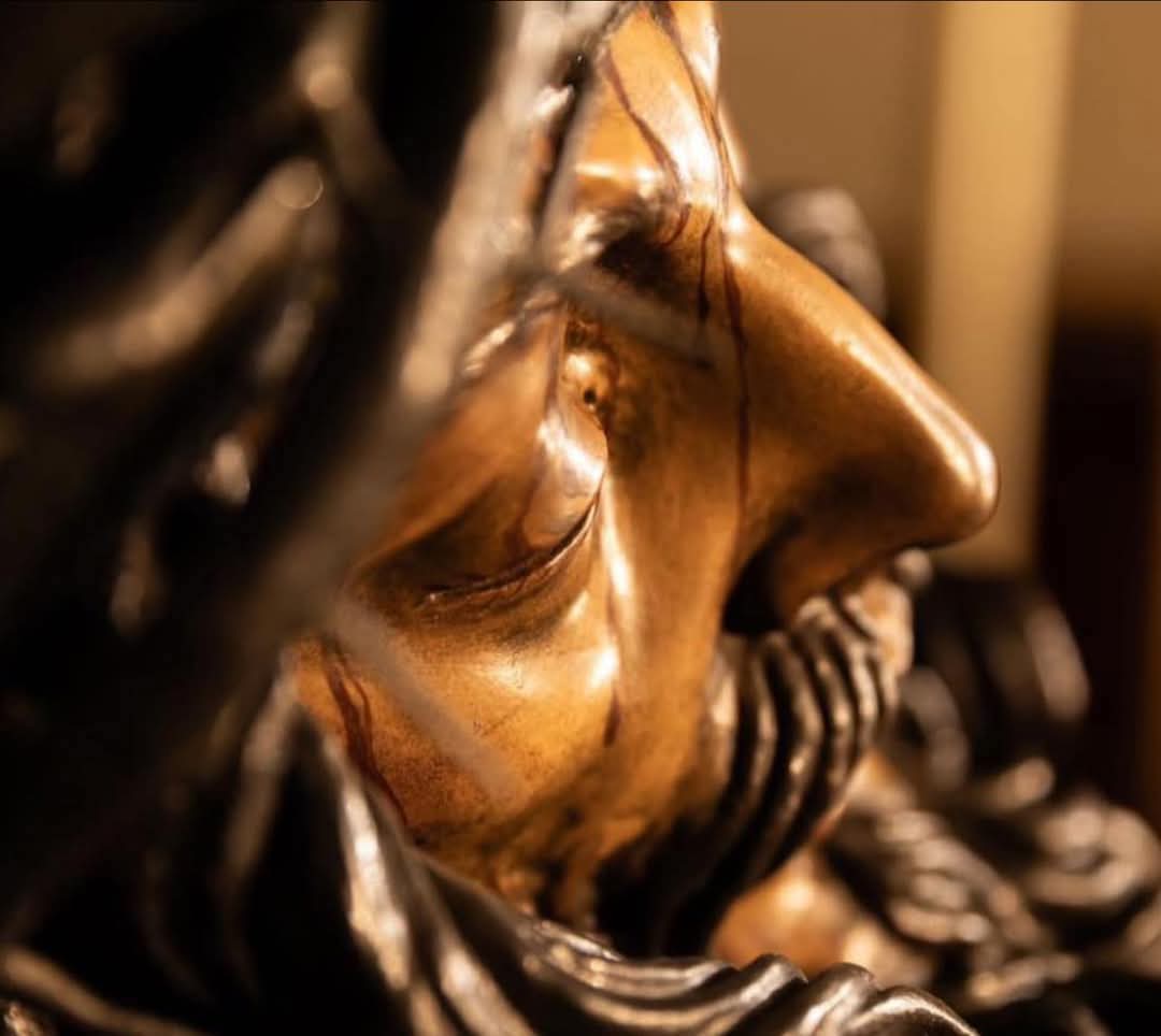 Domingo. Día del Señor.
Ser solo una gota del DIOS de la Sangre que allá por la calle Oriente es la oración de los Humildes, como era Él, ni más ni menos.