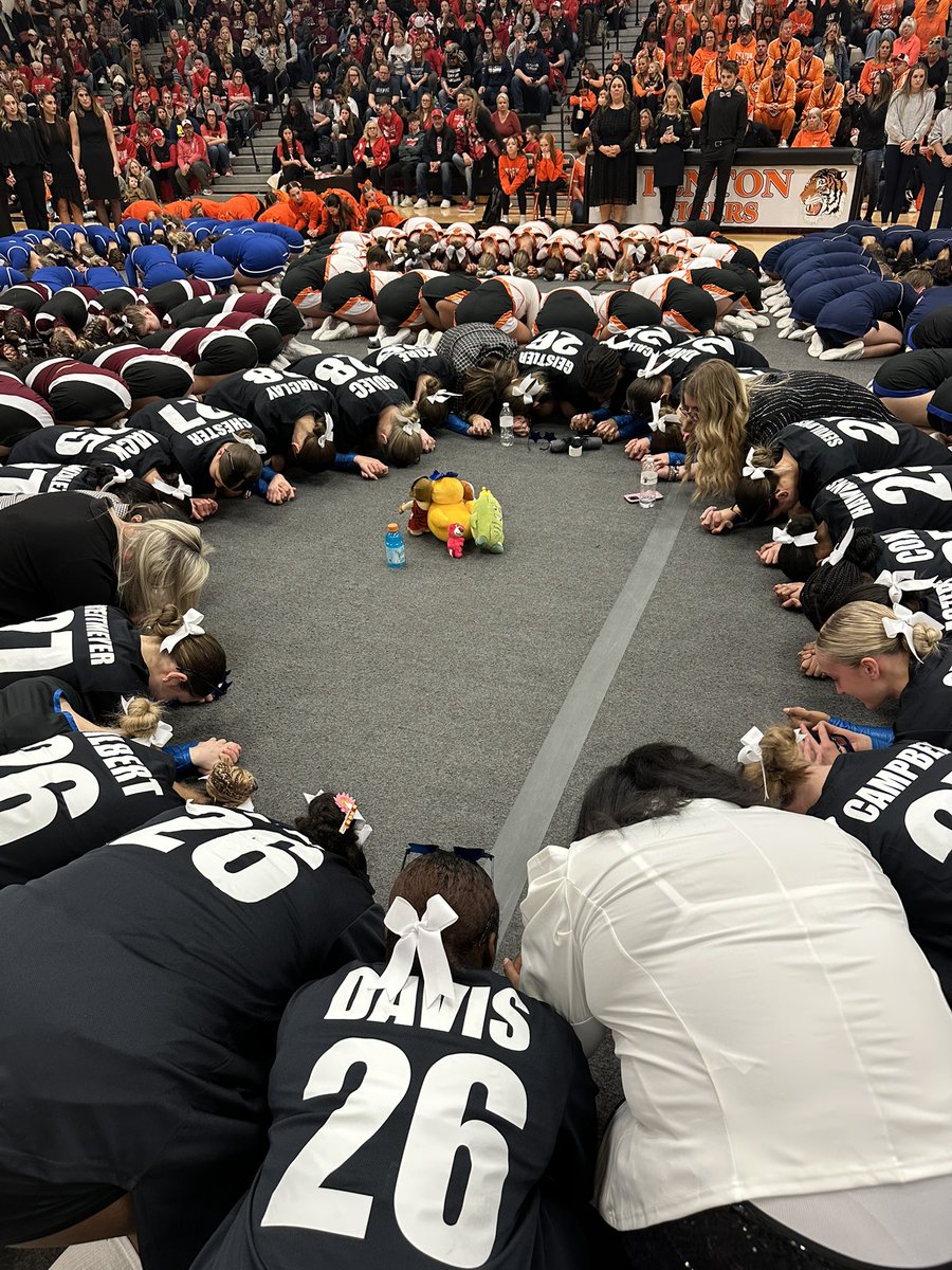 WLWCHEER's tweet photo. THEY DID IT! We are going BACK to the STATE FINALS MAT! Warriors finished 3rd at a very tough Region on Saturday &amp; we are so very proud of the rounds they put on the floor. These ladies are strong, great people and even better teammates! @WalledLkSchools @WalledLakeAth https://t.co/feWPVsn54u