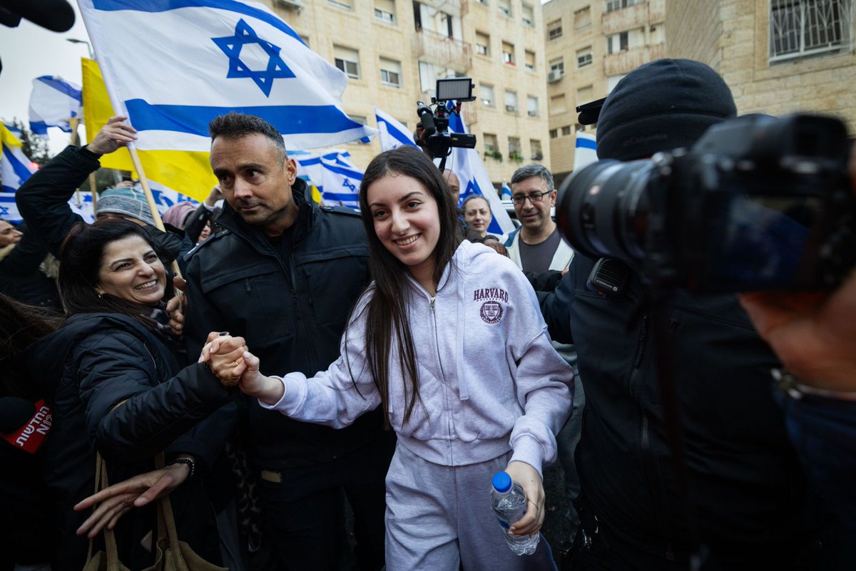 ⚠️WARNING, GRAPHIC CONTENT⚠️
New testimonies from Karina Ariev, who survived 477 days in Hamas terrorist captivity in Gaza. Her story is one of incredible courage and resilience in the face of unimaginable horror. 
A thread🧵: 

Photo by Chaim Goldberg/Flash90
