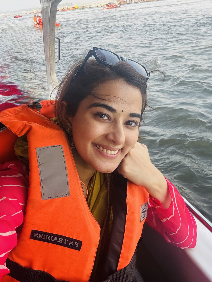 Jai Gange maiya ki 🙏♥️
Have Been dreaming about this moment every single day for the past month —taking a dip in the sacred Ganga at #Mahakumbh2025✨
Grateful beyond words to witness the world’s greatest spiritual gathering in this life 🙏
 #Blessed #Mahakumbh #SpiritualJourney
