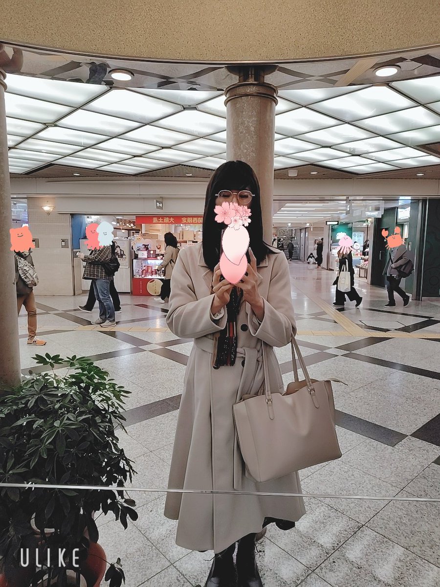 なんばで自撮りスポットに使えそうな鏡を発見した