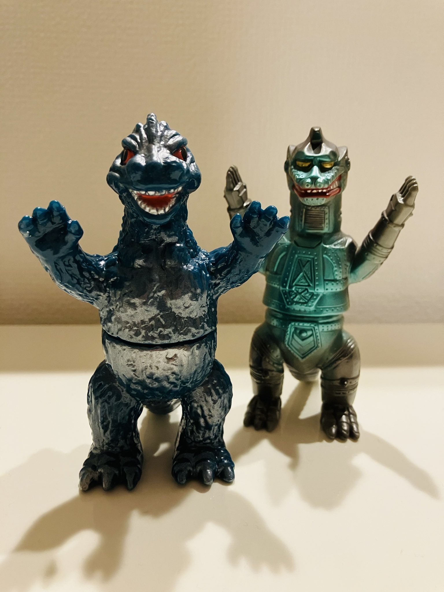 ブルマァク キングギドラ レッド ソフビ 怪獣 墓場の画廊 見極める