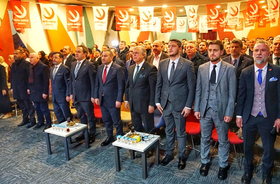 rpbeyoglu's tweet photo. Yoğun katılımları gerçekleştirdiğimiz Beyoğlu 3. Olağan İlçe Kongresi'nde Divan Kurulu'nun delegelerimizin tarafından onaylanmasından sonra salondaki ziyaretçilerimiz ile birlikte İstiklal Marşı'mızı okuduk. 

@rprefahpartisi @refahist @erbakanfatih @nuriozatatr @DoganAYDAL https://t.co/t1DFKzBDHM