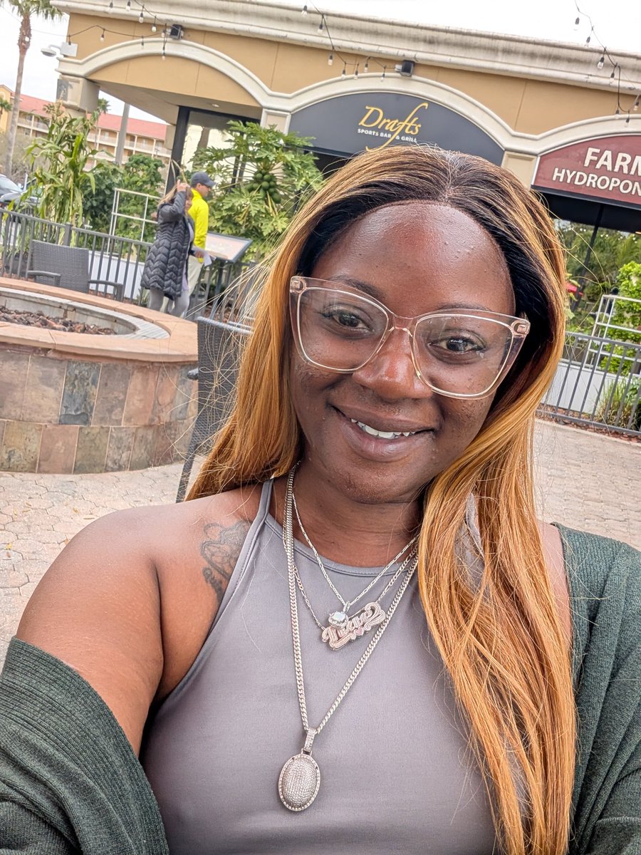 U caught the itis so hard last night the wings and ribs here was 😘 shout-out to #Drafts