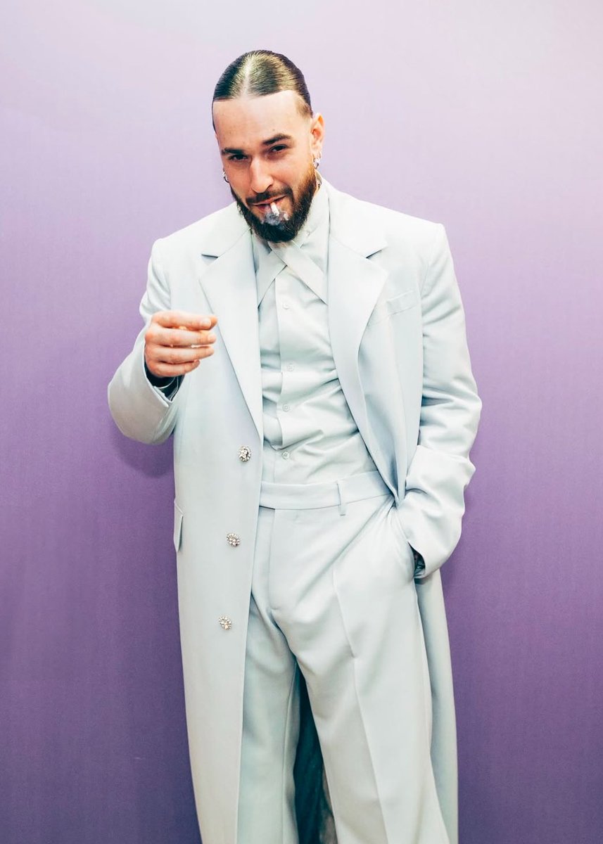 defconI's tweet photo. @ModeSCH Brother si t'arrives à trouver les refs de cette tenue sah tu régalerais 🙏🏻🙏🏻 https://t.co/kDh3bRBFPx