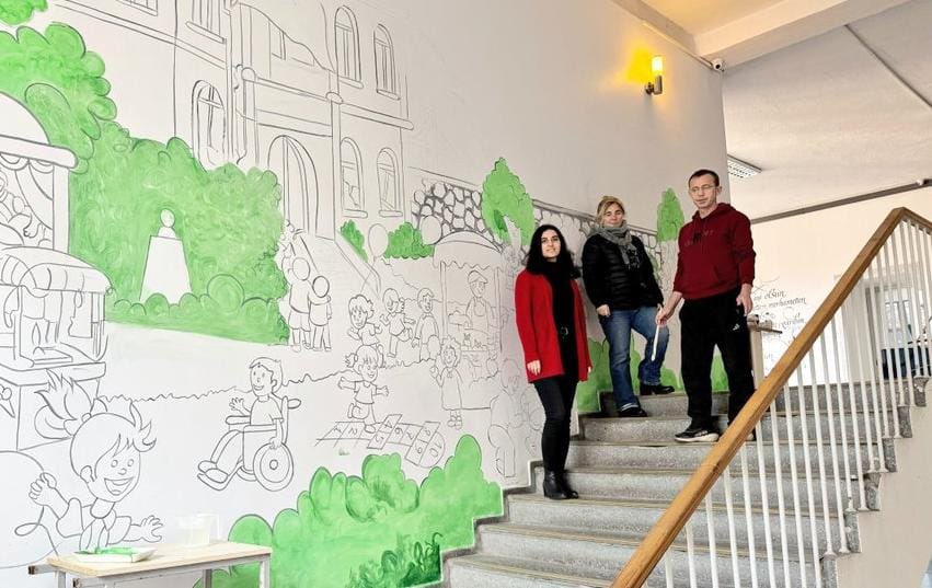 Pazar günü emekleriyle kurum binamızı renklendiren, Türkiye Yüzyılı Maarif Modeli'nin ruhunu sanatla yansıtan değerli öğretmenlerimiz Şule Yüksel Erdoğan, Ebru Töreli, Mehmet Cemşi, Fatma Ayar, İlhan Beker Yaylı ve Seval Yılmaz'a gönülden teşekkür ediyorum.

İyi ki Öğretmeniz…