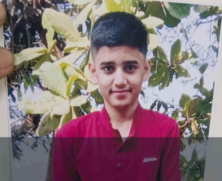 This child, Piyush Chaudhary (12 years old), has been missing from the Kalyan area in Mumbai. If anyone has any information about him, please contact the number below. Your help would be greatly appreciated.
Mobile No. : 9373223995
<a href="/CPMumbaiPolice/">Commissioner of Police, Greater Mumbai</a> <a href="/DGPMaharashtra/">महाराष्ट्र पोलीस - Maharashtra Police</a> <a href="/mieknathshinde/">Eknath Shinde - एकनाथ शिंदे</a>