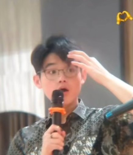 ShaleHanum's tweet photo. Sandy kembali terlihat seperti bocah SD 😭 #sandyourheart https://t.co/XjeZ2vcHhZ