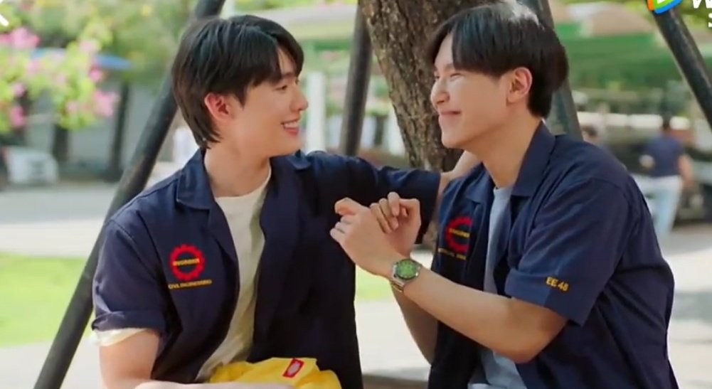 BrIgHtWiNFoReV6's tweet photo. ทำไมพี่อาร์มกัดฟันพูดล่ะ ไฟฟ้าออกจะน่ารัก 55555555

อาร์ม : พี่ฝากด้วยน๊า 

ไฟฟ้า : ได้เลยคับพี่อาร์ม

อาร์ม : น่ารักที่สุดเลย 

#Perfect10LinersEP18
@kasibook @jnnrrs https://t.co/FsR8l5k3HB