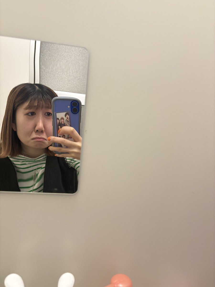 KaaHooSuuKee's tweet photo. お風呂に鏡ないから
磁石でつけれるタイプのやつ買ってつけてみたんやけど
なんかどう頑張ってもまともに写らんねんけどwwwww

貼り方間違えてる？？？不良品？？？ww https://t.co/24Woebc3qf