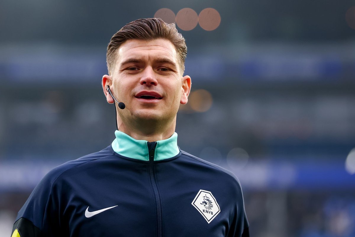 HOIsrael's tweet photo. De slechtste man van het veld. Wel duidelijk maken dat zijn familiebanden hem niet voor Ajax maken! Wederom niveau KKD!!! #ajagae https://t.co/qNzJccFYzx