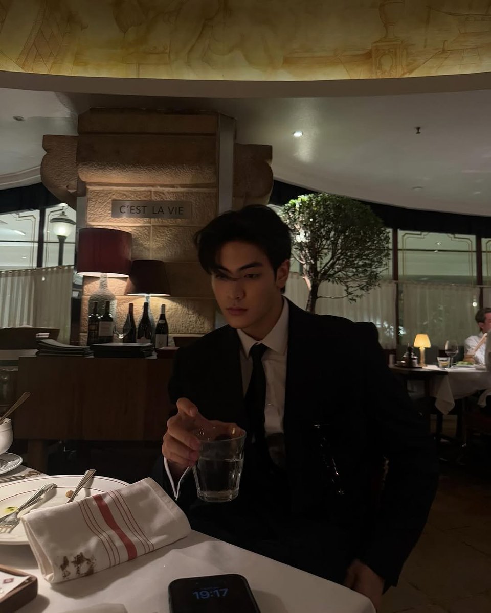 avrchen's tweet image. if i ask you on a fun little valentine’s day eve together, wearing our best outfits and visits the nearby fancy restaurant, would you take my hand and say yes to this little adventure of ours, my love?