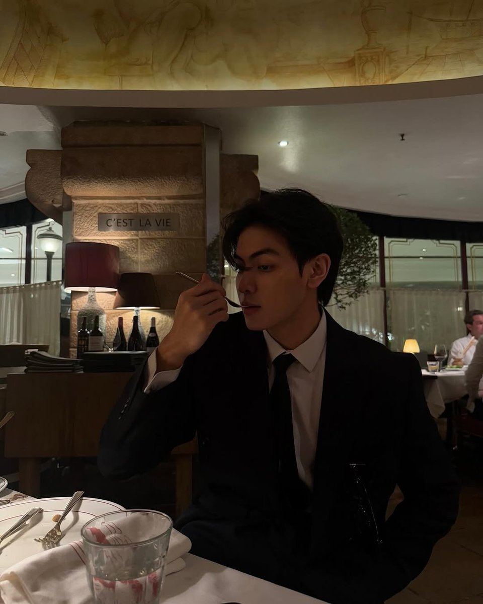 avrchen's tweet image. if i ask you on a fun little valentine’s day eve together, wearing our best outfits and visits the nearby fancy restaurant, would you take my hand and say yes to this little adventure of ours, my love?