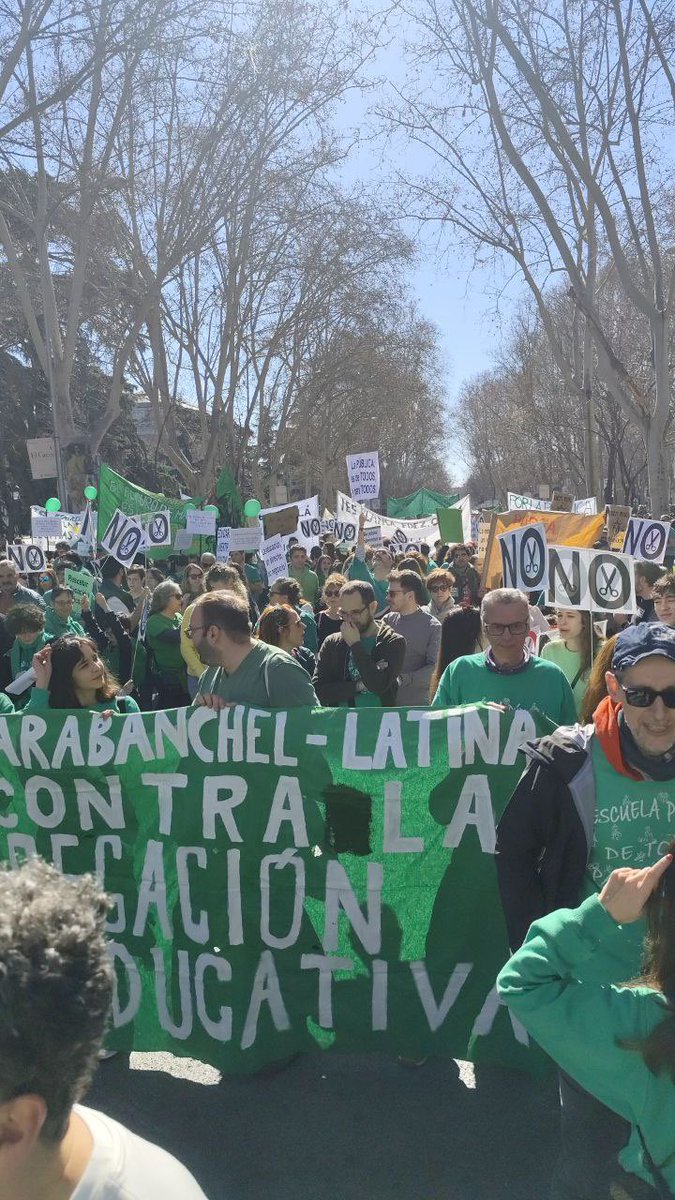 💚 Hoy <a href="/elpcm/">Partido Comunista de Madrid</a> hemos estado presentes en la masiva manifestación de educación junto con la <a href="/UJCEMadrid/">Juventud Comunista en Madrid</a> para reivindicar una educación de calidad para nuestra clase frente a la apuesta privatizadora y elitista del gobierno de <a href="/IdiazAyuso/">Isabel Díaz Ayuso</a> 

#EsteEsTuPartido