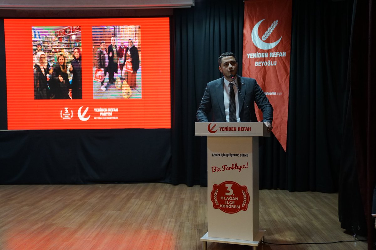 rpbeyoglu's tweet photo. İstiklal Marşı okunmasını ardından Beyoğlu İlçe Başkanı Furkan KOYUNCU tarafından Beyoğlu İlçe Başkanlığı'mızın dünü, bugünü ve yarını hakkında ziyaretçilerimize bilgi verildi.

@rprefahpartisi @refahist @erbakanfatih @nuriozatatr @furkan_koyuncu https://t.co/KeTuzRtuNN