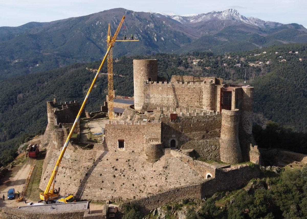 Gironanoticies's tweet image. La grua de Montsoriu ja és història!  gironanoticies.com/noticia/262638…

Després de 25 anys, s'ha desmuntat la icònica grua del castell gòtic més gran de Catalunya  #laSelva @montsoriu   @comarcaselva  @asanz68