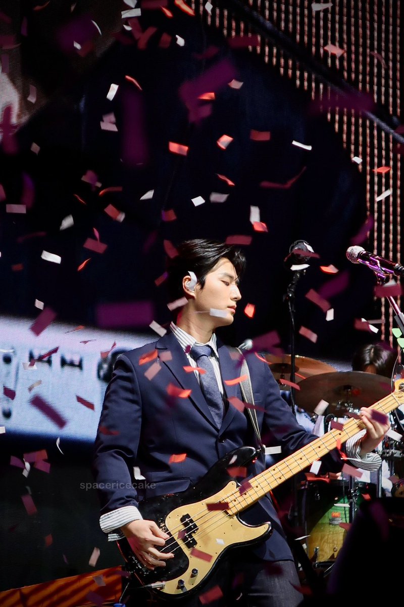 mrsjungchanwoo's tweet photo. this picture of youngk and his gorgeous side profile surrounded by the confetti is so beautiful https://t.co/O5oobqGIgr