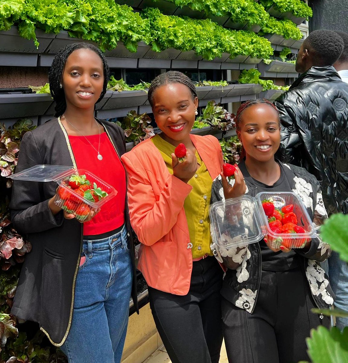 ENdemezo's tweet photo. #Agribusiness youth, you're doing amazing things! 🔥 Keep pushing forward with your innovative ideas and your strong work ethic. #WomenEmpowerment #youthinagriculture https://t.co/cnDOYsPjYX