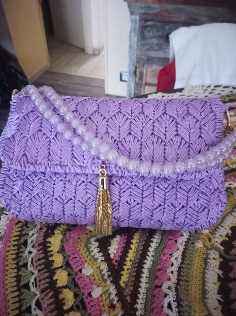 LittleCatYarn's tweet photo. small, compact and wisteria-colored...it's finally over❤️💖https://t.co/XZ0nTOlmDw #crochet #crochetbags #lifestyle #handmade https://t.co/DqtI8gUceJ