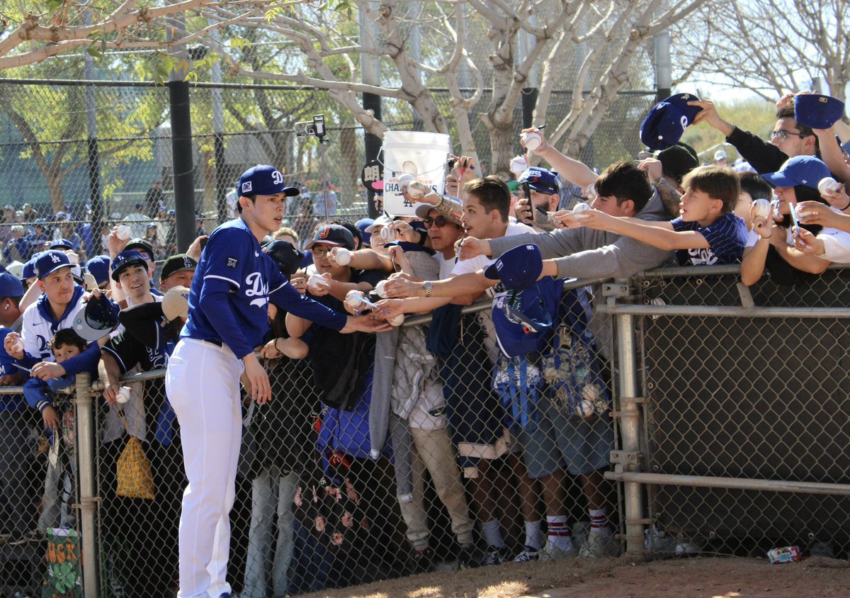 roblespan's tweet image. #DodgersST #CamelBackRanch #SpringTrainging #WSChamps ##RōkiSasaki
